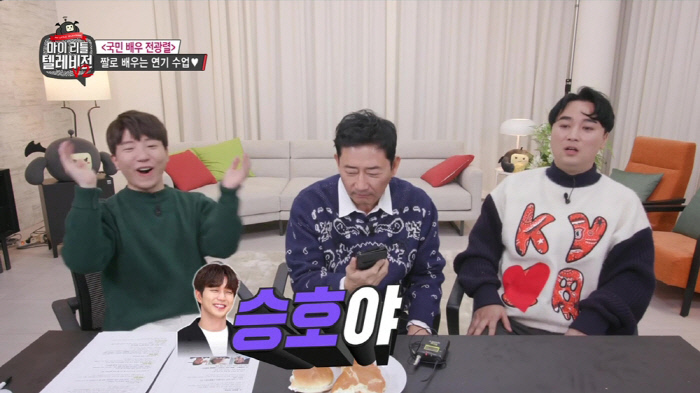 ‘마리텔V2’ 전광렬, 예능 신참의 역습…안방 초토화시킨 크림빵 먹방X때밀이 댄스 [간밤TV]