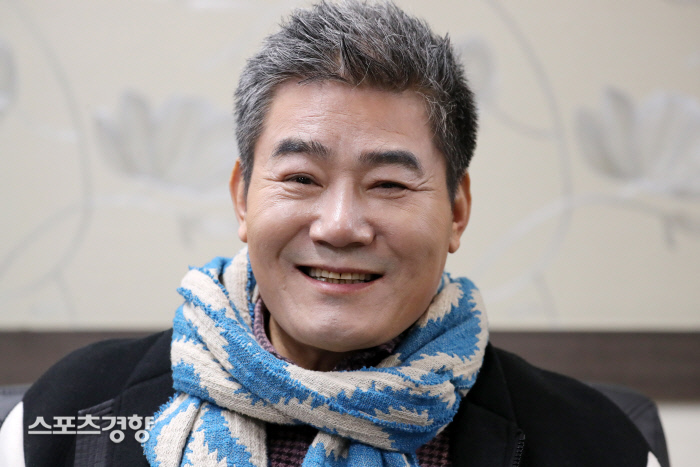 [단독] ‘유산슬’의 아버지, 트로트 가수 진성 “유산슬 작명비요? 그런 훌륭한 분과 같은 무대 서는 것으로 충분” [인터뷰]