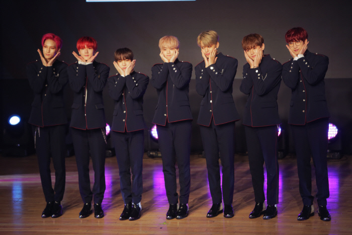 이엔오아이 진우 “12일 생일, 멤버들 서프라이즈 축하에 감동”