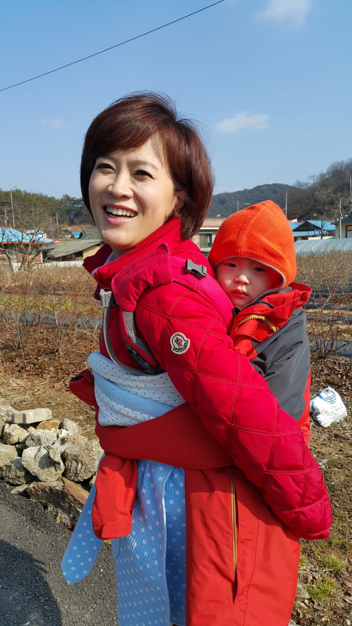 ‘6시 내고향’의 ‘국민 안내양’ 김정연…안내양 데뷔 10주년 “인생버스? 유니버스!” [인터뷰]