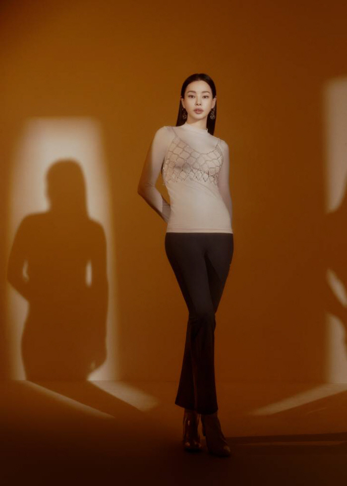 이하늬, 겨울 의상도 숨길 수 없는 S라인 명품 몸매 [화보]