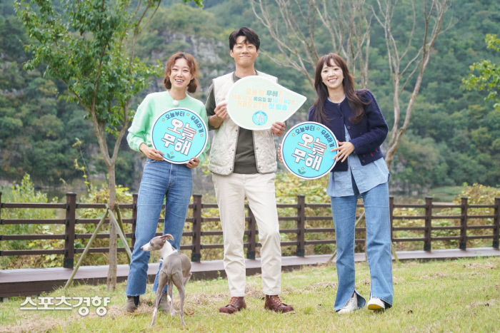 ‘오늘 무해’, 나영석표 예능과는 또 다른 힐링 예능 [스경연예연구소]