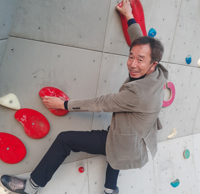 인공암벽에 모험레포츠시설 더해 도전형 테마파크 만들겠다...클라임코리아 홍주표 대표 포부