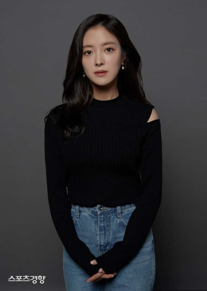 21세기의 세영이를 흔들었던, 18세기의 덕임이 [스경X인터뷰]