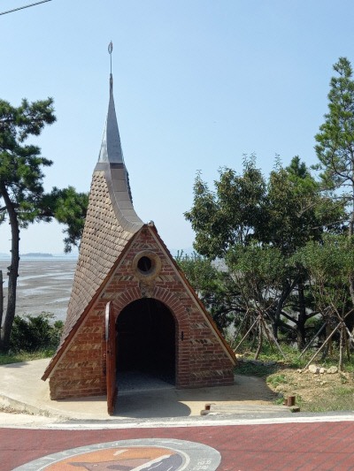 노둣길처럼 사라지는 행복, ‘섬’티아고 순례길에서 찾은 ‘힐링’[투어테인먼트]