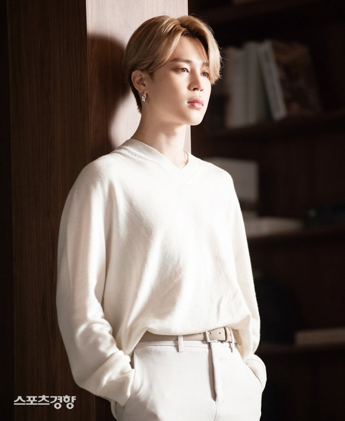 방탄소년단 지민 ‘위드유’로 쓰는 새 역사