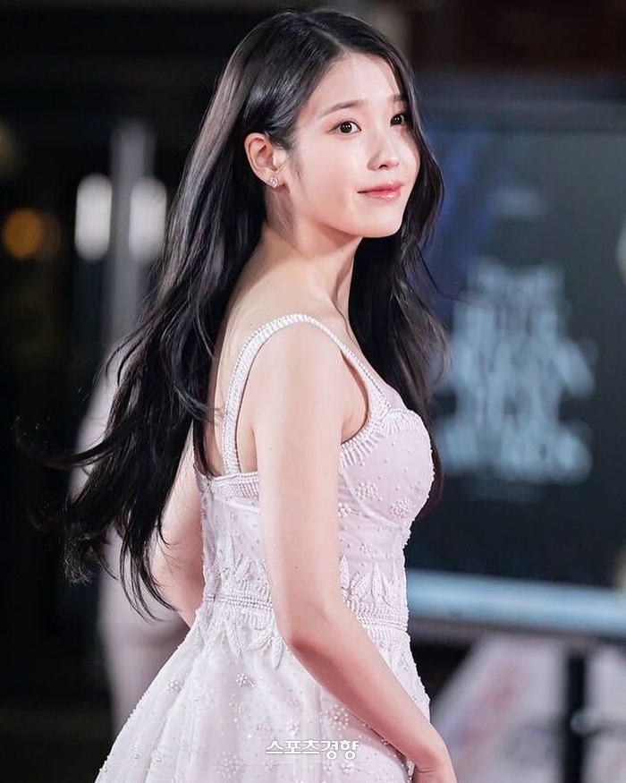 아이유 “청룡 인기상, 감사합니다”