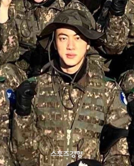 방탄소년단 진, 신병교육대 조교로 자대배치