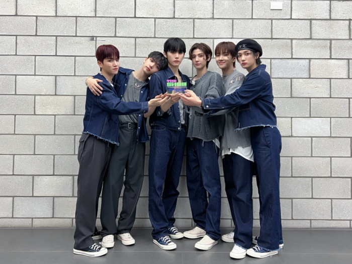 보이넥스트도어 감격, 첫 음방 1위