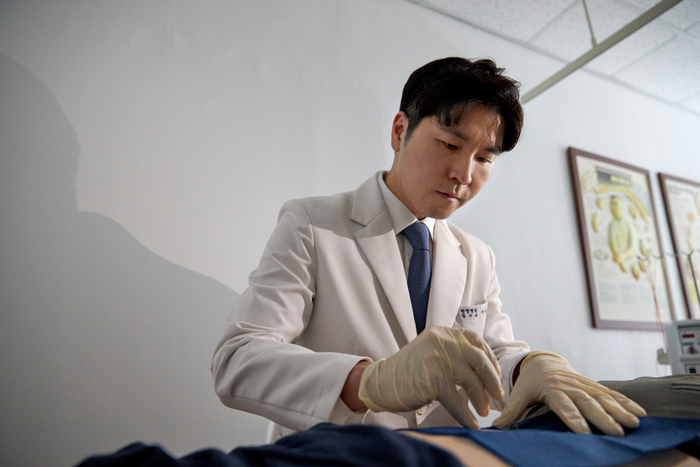 척추관절센터, 특수 한방치료로 ‘만성 근골격계질환’ 통증 극복[경희대한방병원 명의토크]