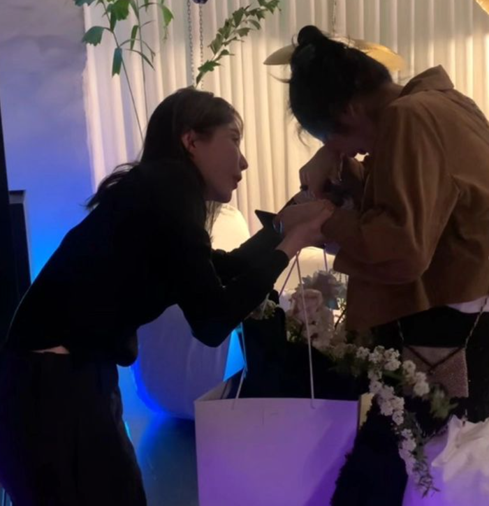 “나 언니 맞냐” 고현정, 강민경 품에 안겨 ‘엉엉’[SNS는 지금]