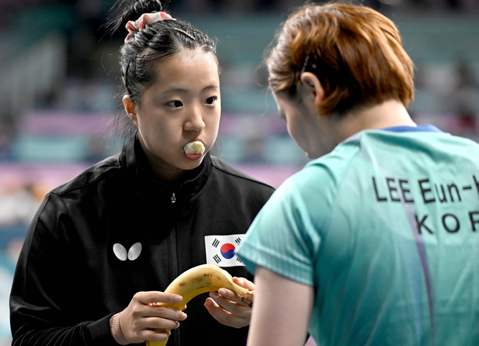 마무리는 ‘삐약이’ 칭찬···“철인 같은 신유빈, 오늘 아침도 사인하느라 바쁘더라”[파리올림픽]