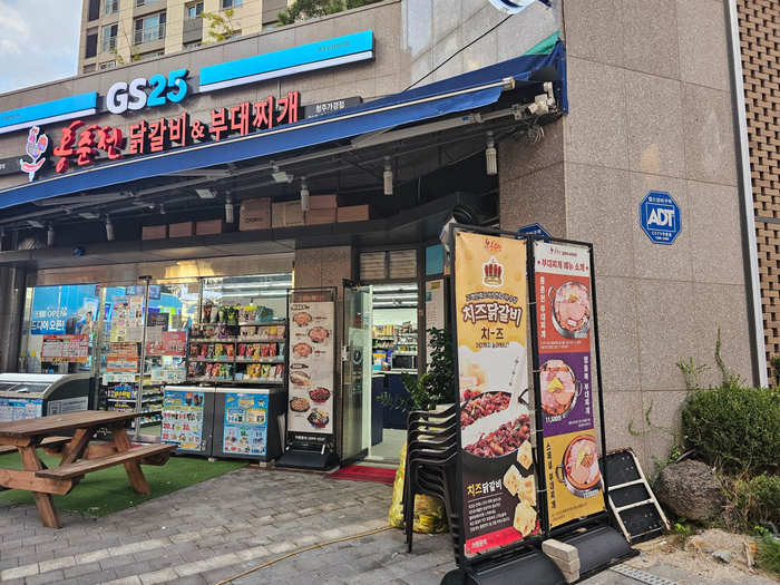 ‘홍춘천닭갈비&부대찌개, 창업지원 강화로 업종변경 문턱 낮춘다