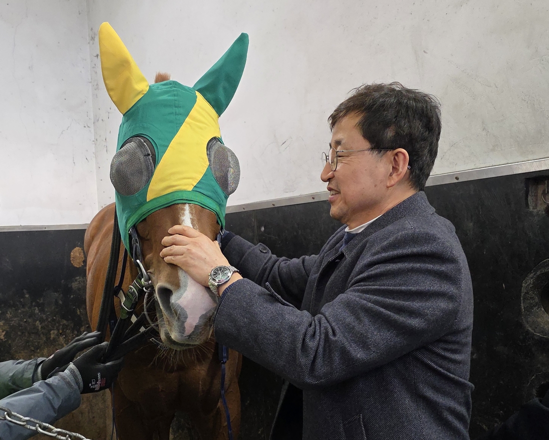 한국 경마 최초···이종훈 마주 ‘전인미답 300승’ 달성