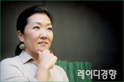아시아의 ‘오프라 윈프리’ 한국계 CNN 앵커 ‘메이 리’