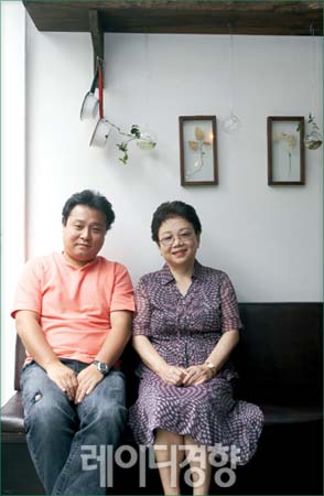 ‘사랑이 꽃피는 나무’ 시즌2로 만난 박리미 작가 & 아들 김지용 감독