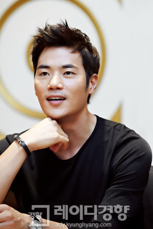 모성애를 불러일으키는 남자! 이런 강우 처음이야