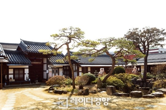 [정덕희의 사람 향기가 있는 곳, 고택](4) 고귀함이 피어오르다 전주 학인당