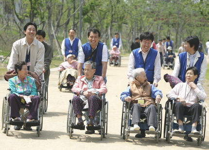 아모레퍼시픽 이웃사랑, 나눔으로 실천합니다”