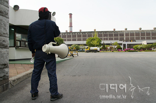 아세아제지 해고자, 무기한 굴뚝 고공농성 시작