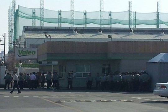 발레오만도지회, 노조 활동 막아선 사측과 충돌...부상자 발생