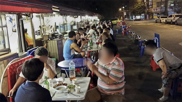 선배의 단골집 아현동 포장마차 거리...“시대가 변했어”