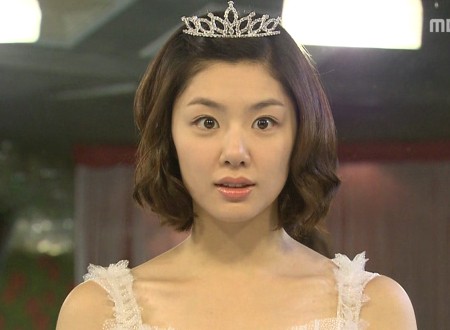 [깜짝포토] 춘자네...웨딩드레스 입은 분홍의 자태