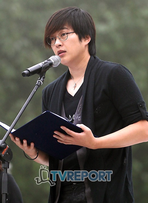 [T포토] 박용하 1주기 박광현 영원한 스타 용하야 보고싶다!