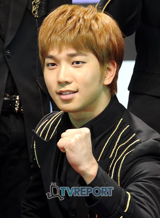 [T포토] 엠블랙 지오, 자체발광 조각미남