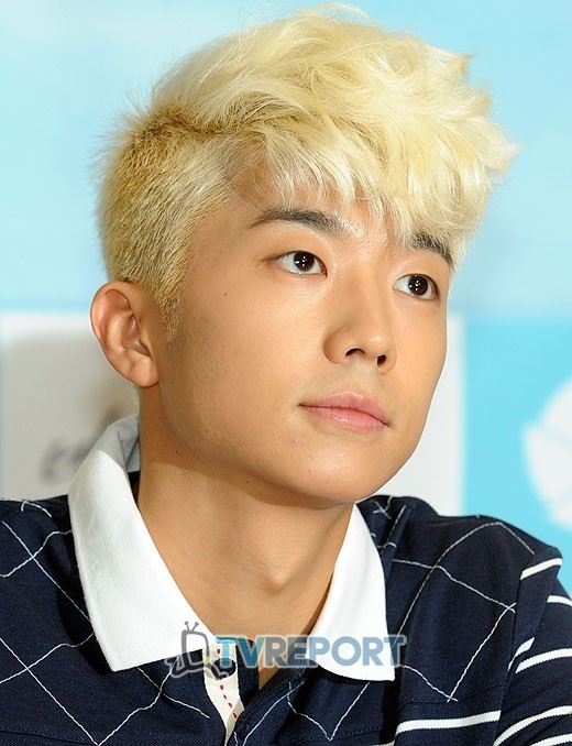 [T포토] 2PM 우영, 블링블링 금발 머리