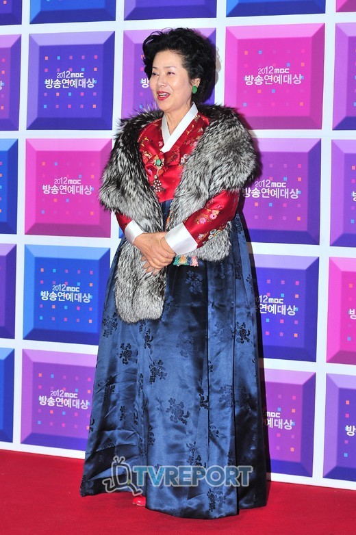 [T포토 l 선우용녀] 드레스보다는 한복이죠~(MBC방송연예대상)