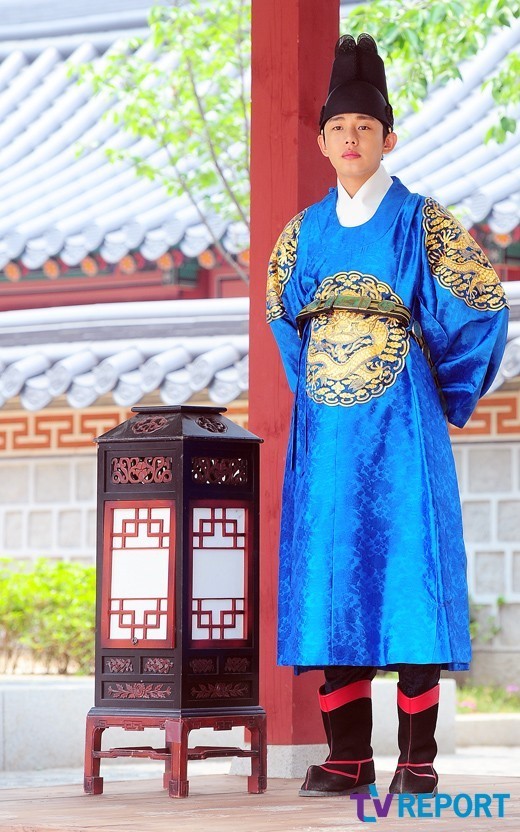 [T포토] 유아인 왕의 포스가 느껴져~(장옥정)
