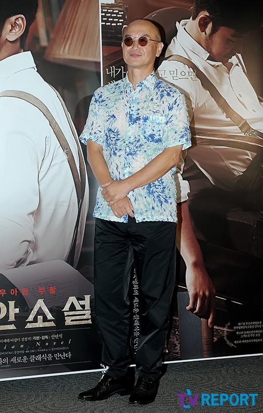 [T포토] 김인수 시원한 분위기 풍기는 셔츠패션(러시안 소설)