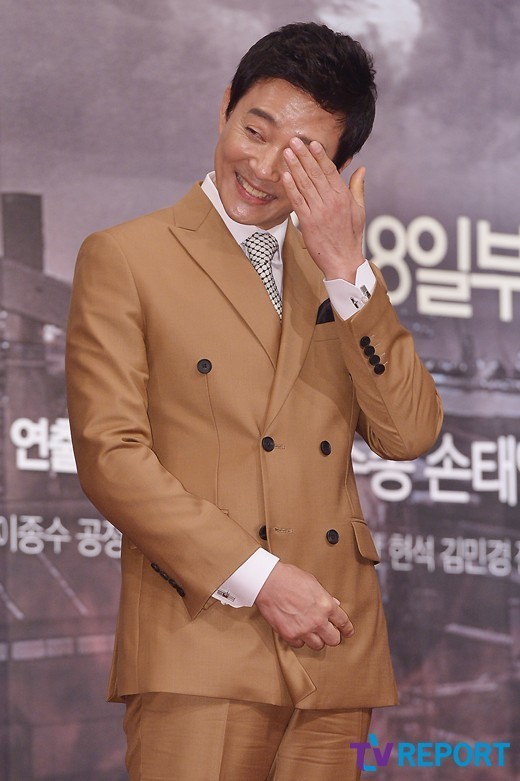 [T포토] 최수종 아이참~ 쑥스럽게~(불꽃속으로)