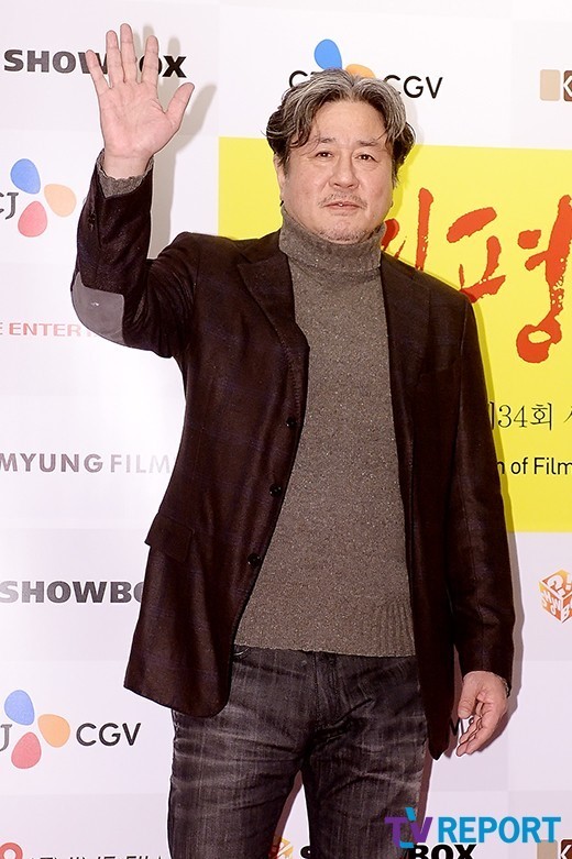 [T포토] 최민식 남우주연상을 수상한 명품배우(영평상 시상식)