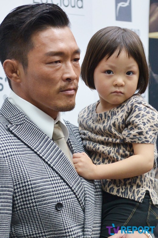 [T포토] 추성훈 애지중지 사랑바보, 다정한 아빠랍니다