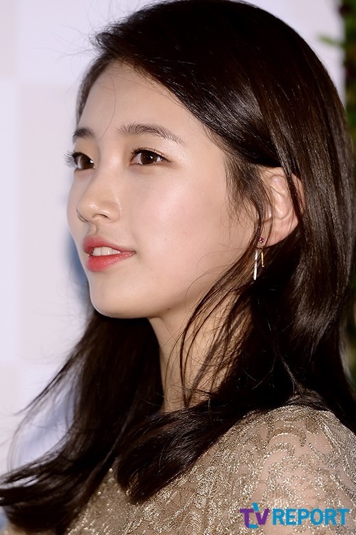 [T포토] 수지 옆에서 봐도 굴곡있는 이목구비