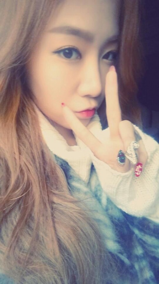 씨스타 소유, 상큼+앙증 셀카…깜찍하게 브이