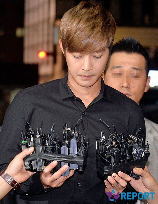 24일 김현중 공식입장에 25일 최씨 디스패치 문자공개 반박