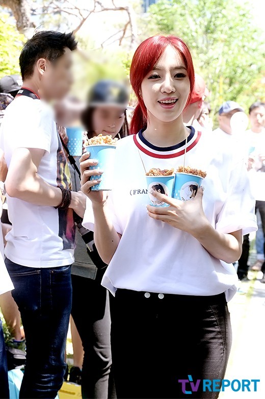 [T포토] 엘시 은정이 직접, 치킨배달 갑니다~