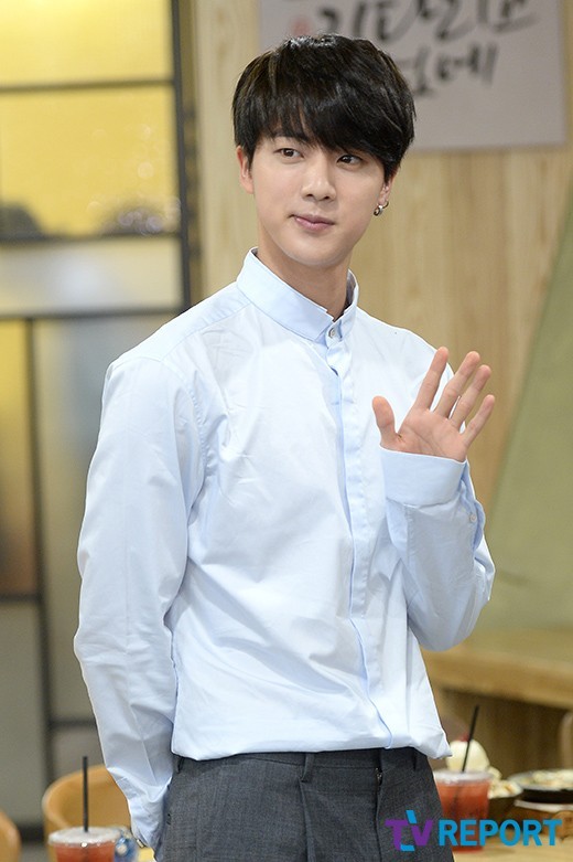 [T포토] 진 손인사까지 멋있어