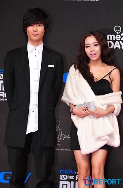 에이트 주희-백찬, YMC와 전속 계약…휘성-에일리 한솥밥
