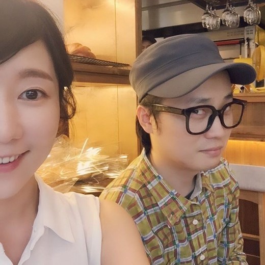 사유리, 하상욱과 다정한 투샷 홍대 커피숍에서