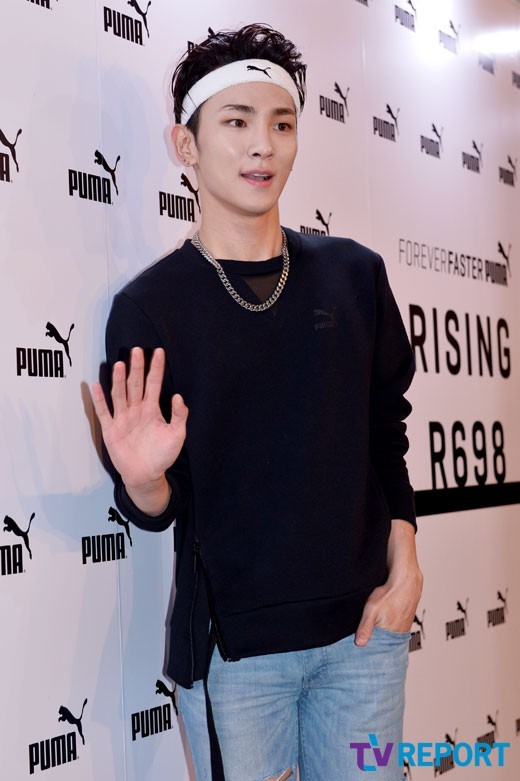 [T포토] 키 헤어밴드도 소화하는 남자