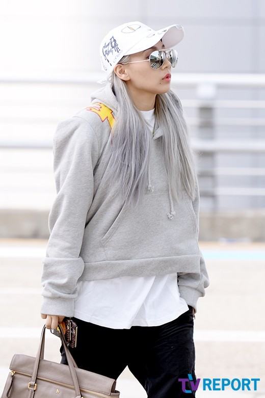 [T포토] 씨엘 멀리서도 시선 사로잡는 은발헤어