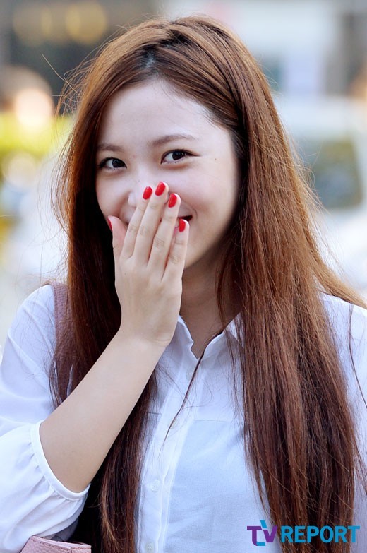 [T포토] 예리 수줍은 미소(뮤직뱅크 출근길)