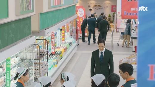 [사소한 궁금증] ‘송곳’ 푸르미마트 채소, 왜 안 시들죠?