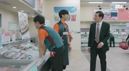 [사소한 궁금증] ‘송곳’ 푸르미마트 채소, 왜 안 시들죠?
