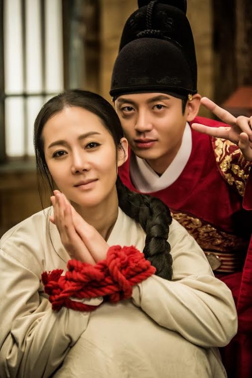 ‘마녀보감’ 염정아, 소복 입고 귀요미 인증샷 ‘폭소’