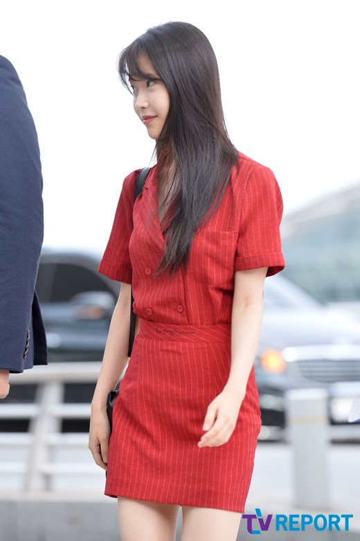[T포토] 아이유 새침한 미모에 홀릭